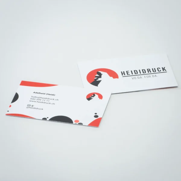 Drucke deine Visitenkarten oder Business Cards bei Heididruck in deinem Wunschdesign. Heididruck ist deine Druckerei in Uster, Zürcher Oberland und für die gesamte Schweiz. Jetzt Visitenkarten drucken.